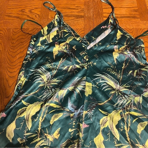 Revolve Superdown Women's Frankie Tropical Birds Romper Sz S Relaxed Fit - Picture 15 of 16